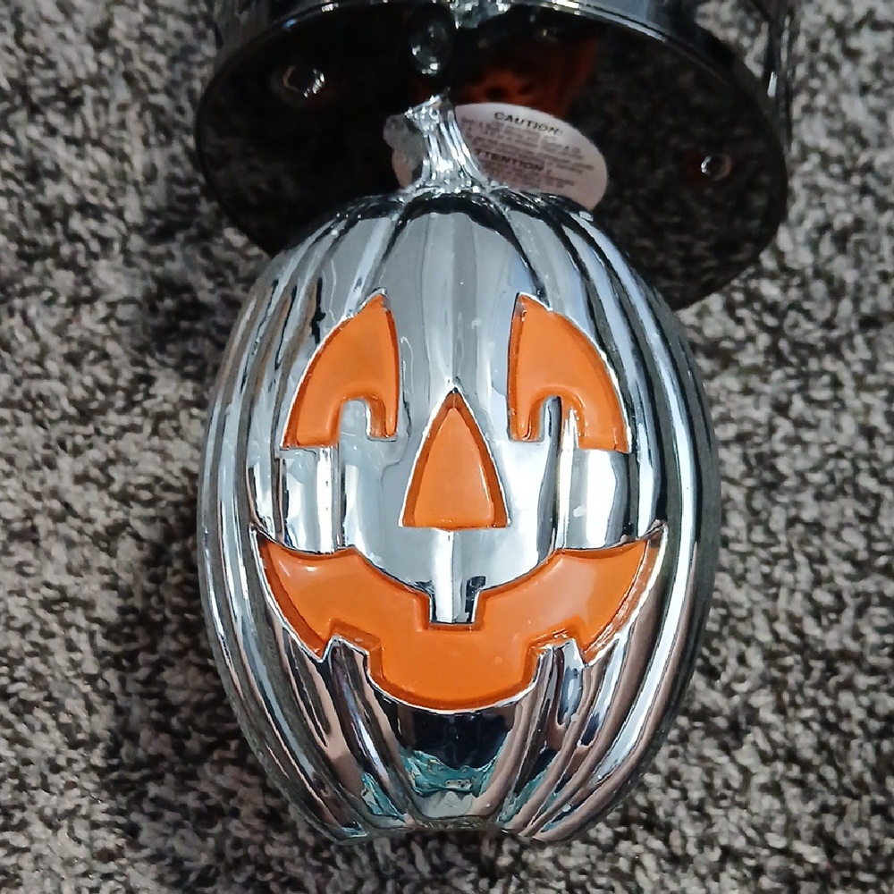 🛑Bath & Body Works Skull Candle Holder Wallflower Halloween - Picture 2 of 8